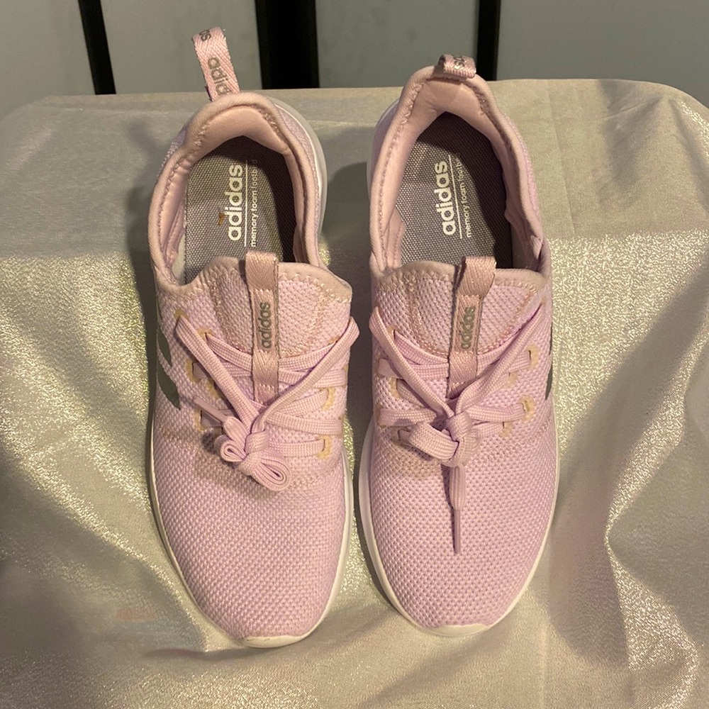Adidas size 7 shoes